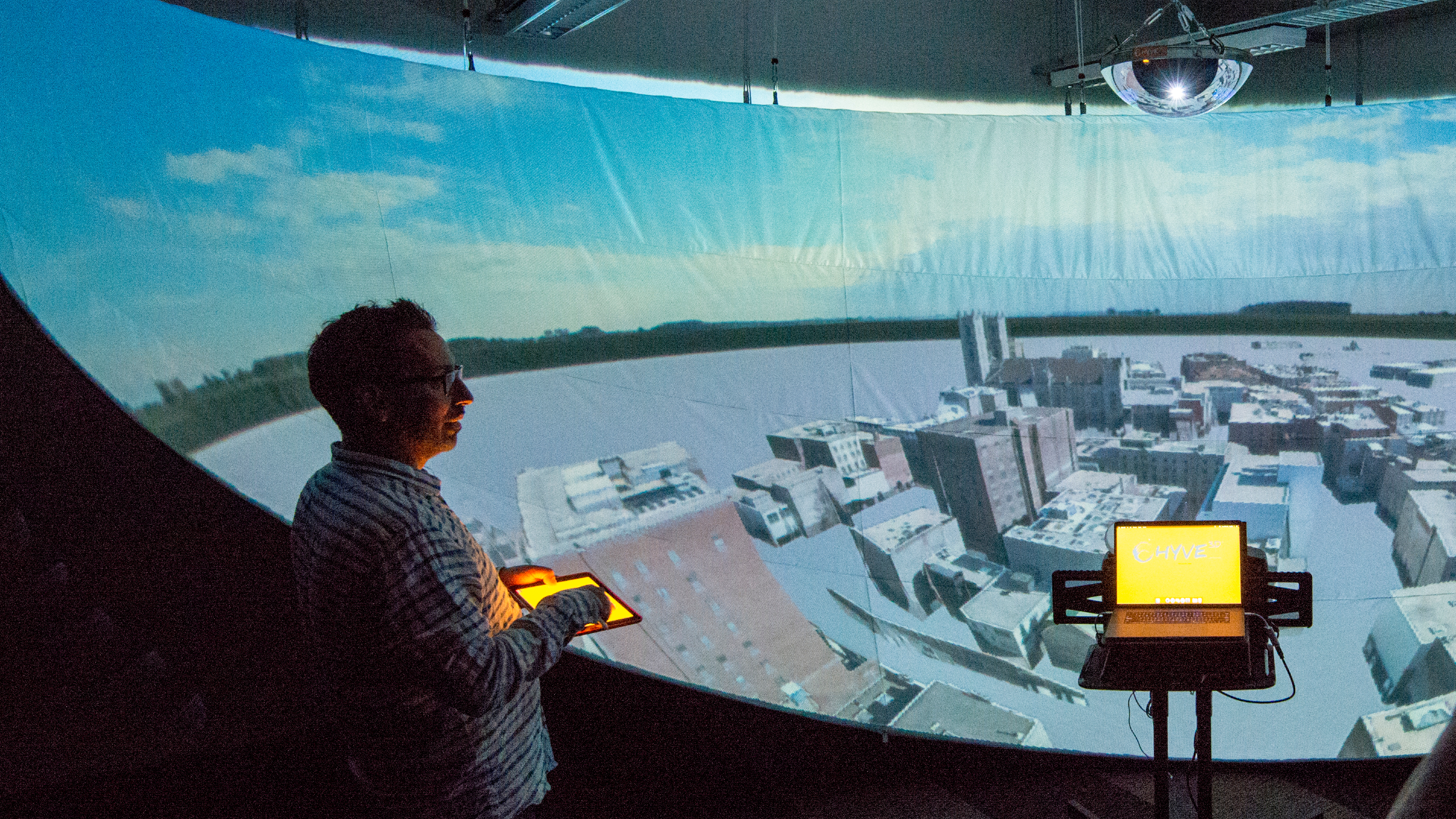Lecturer leading class in the Virtual Architecture Simulation Environment VR lab