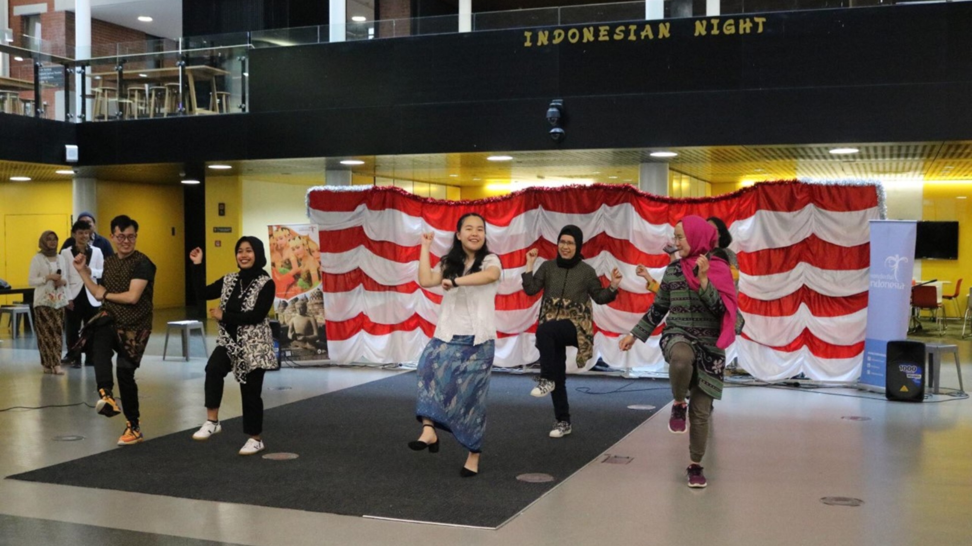 Dance performance in Hub during Indonesian Night.
