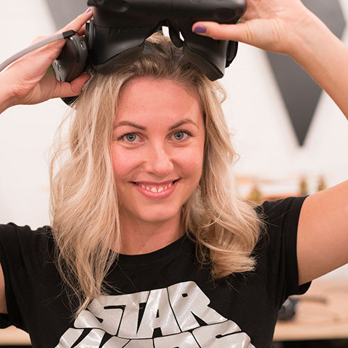 A profile image of Kat Lintott.
