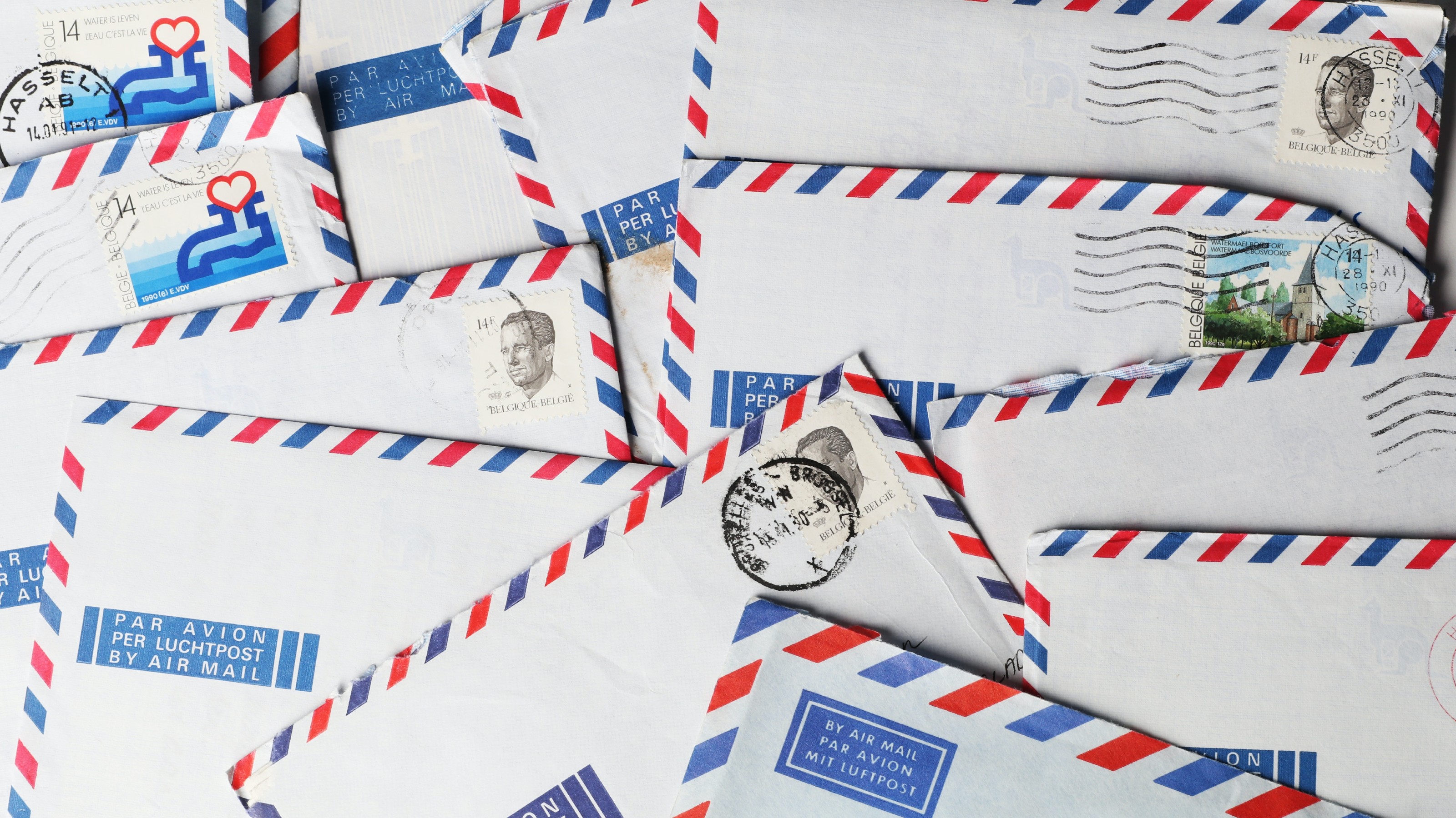 pile of airmail envelopes
