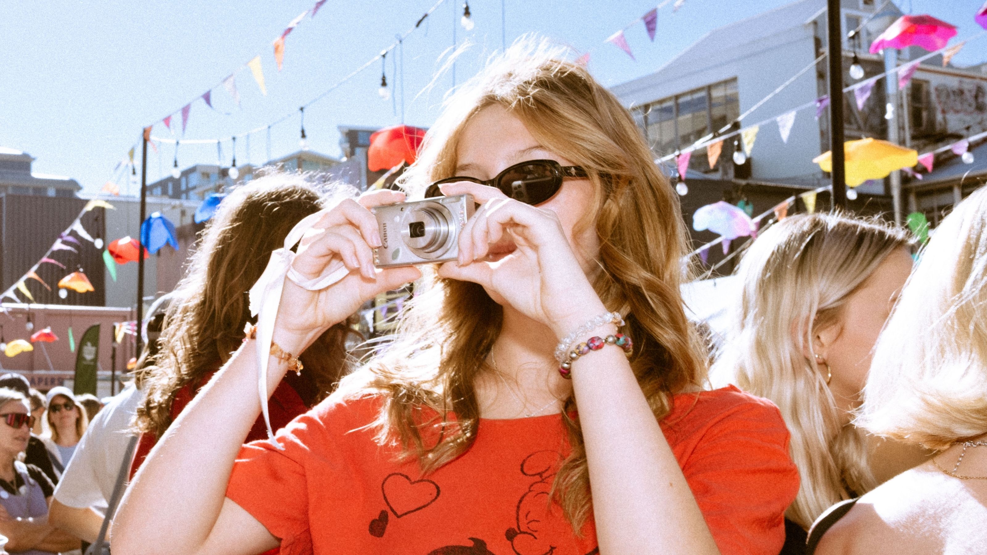 Student taking a photo in Cuba Dupa