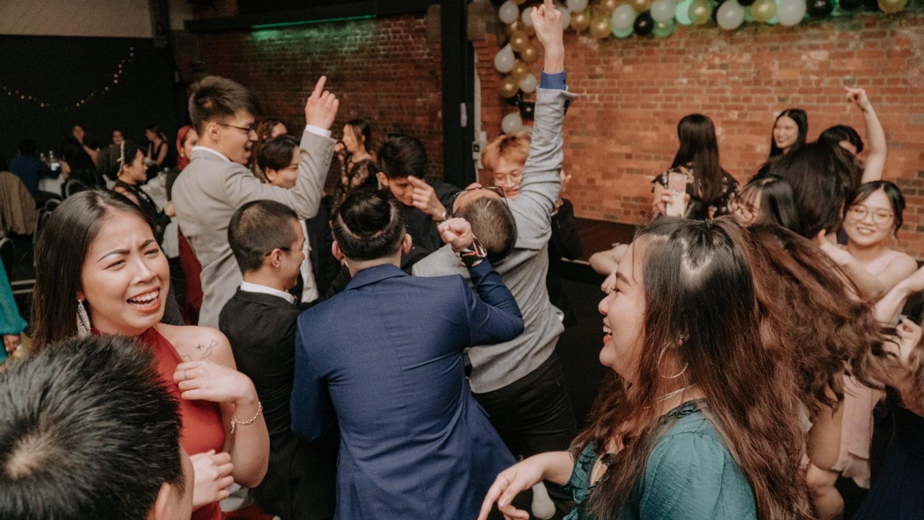 Students dancing at V-ISA ball.