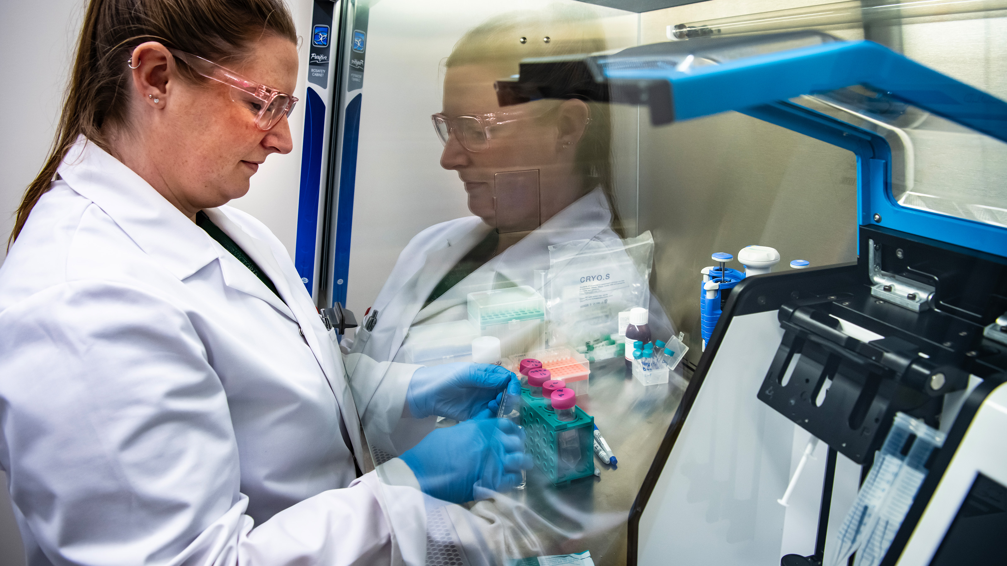 Scientist using NanoAssemblr Ignite system
