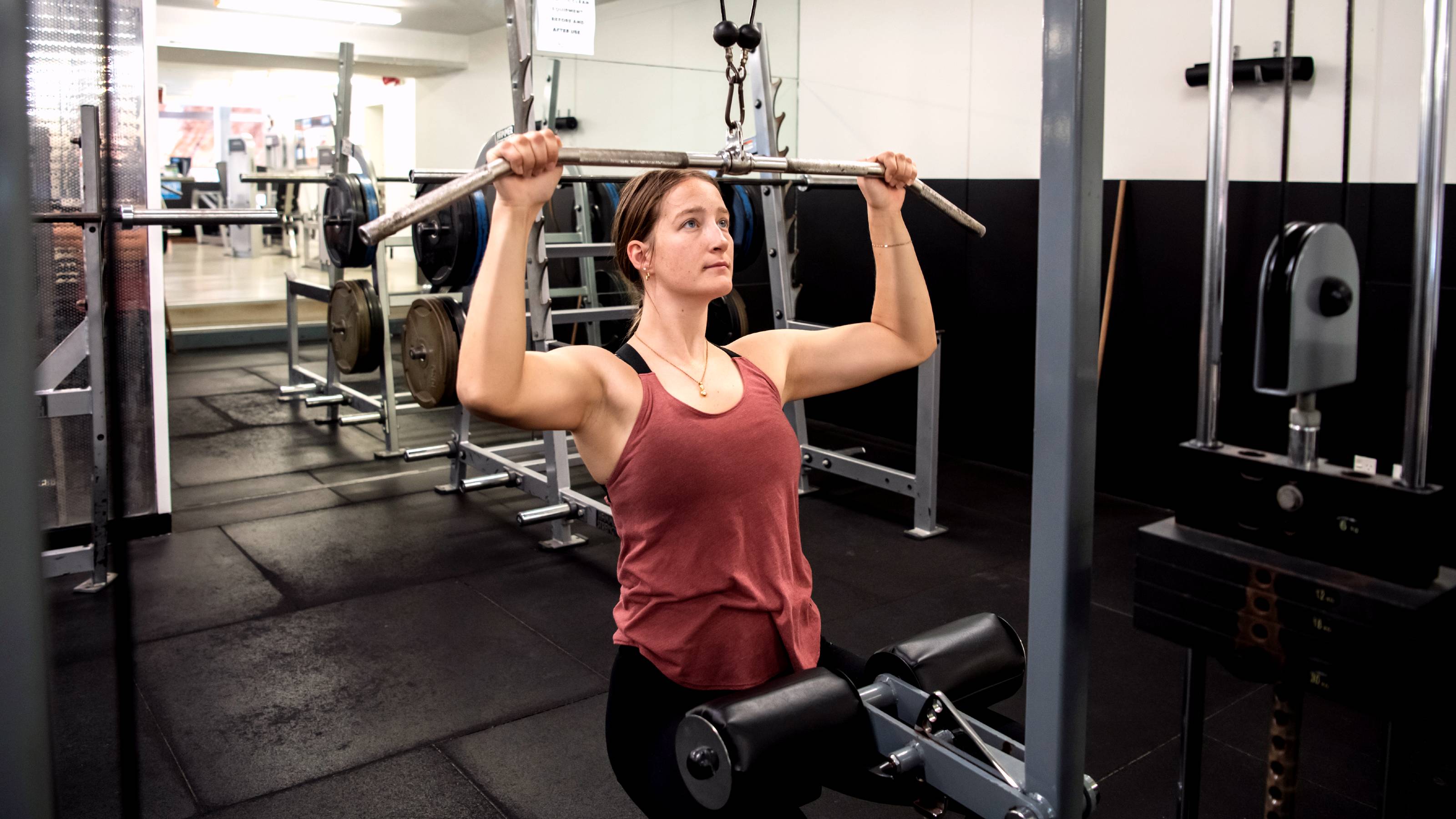 Lat pull down machine